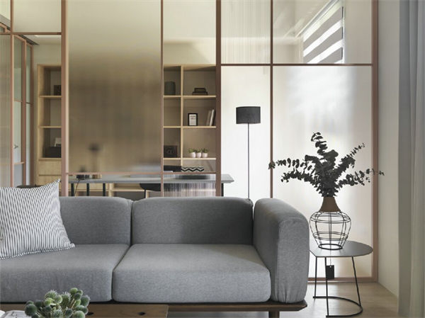 什么是磨砂玻璃门?磨砂玻璃门的优缺点有哪些?