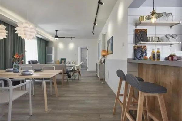 房屋装修时把洗手台放在了外面！